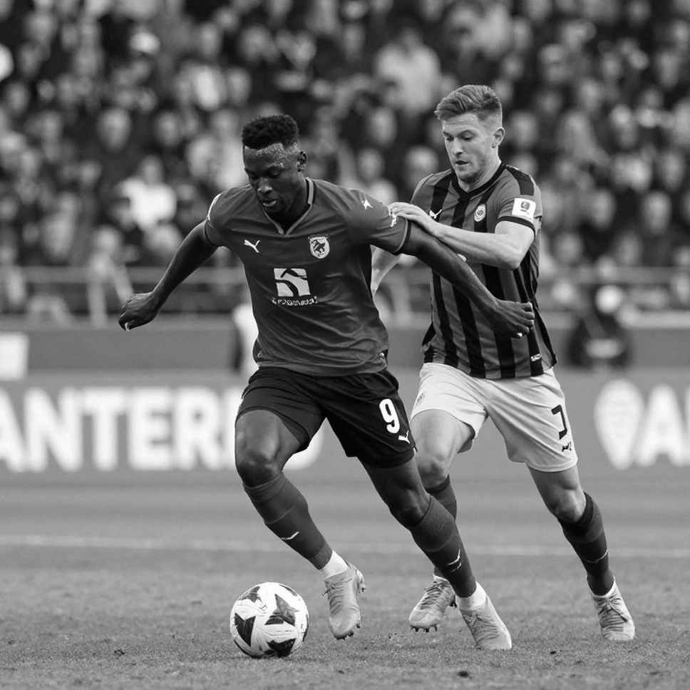 The 600-million-VND Electric Car, ASEAN Cup Top Scorer and Nam Dinh's Shocking Start: Is Vietnamese Football Waiting for a Nguyen Xuan Son Season?