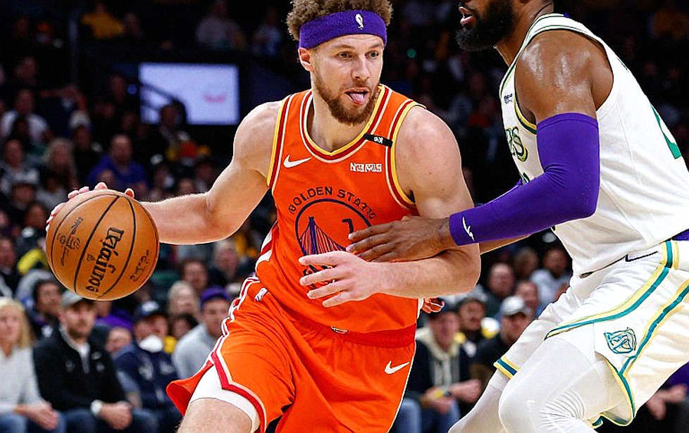 PJ Dozier tỏa sáng, Anadolu Efes hạ Real Madrid với cách biệt hai chữ số: Chiến thắng của sự cân bằng hay chỉ là một đêm may mắn? PJ Dozier tỏa sáng, Anadolu Efes hạ Real Madrid với cách biệt hai chữ số: Chiến thắng của sự cân bằng hay chỉ là một đêm may mắn?