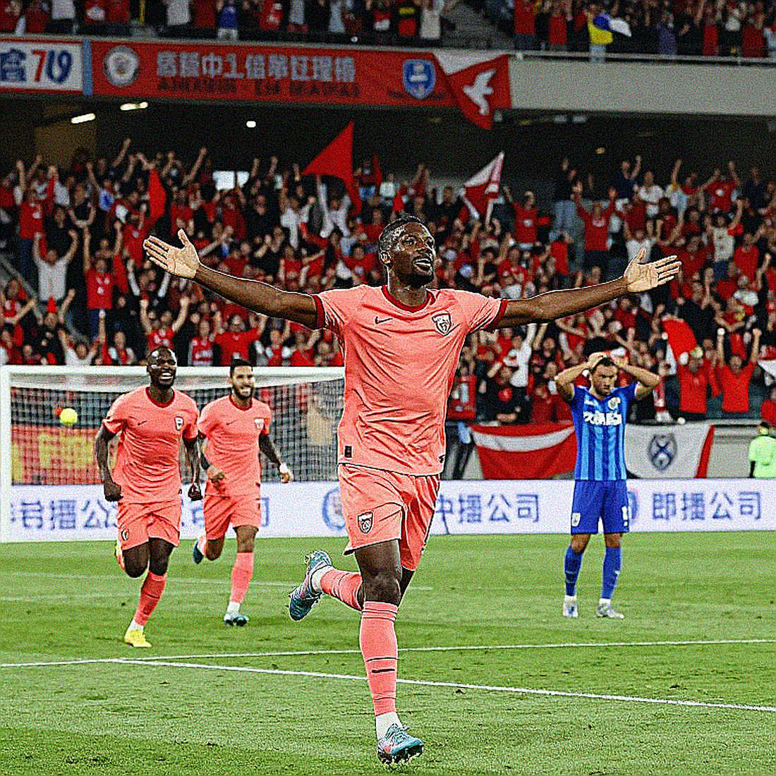 Việt Nam 0-1 Thái Lan sau hiệp một: bàn thua phút thứ mười và cái giá của một hàng thủ vừa lắp ghép