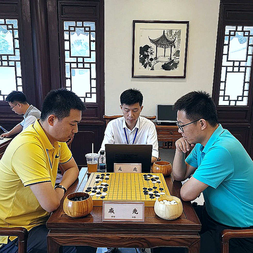 Nepomniachtchi và bài học về thời gian: Khi đồng hồ trở thành trọng tài Nepomniachtchi và bài học về thời gian: Khi đồng hồ trở thành trọng tài
