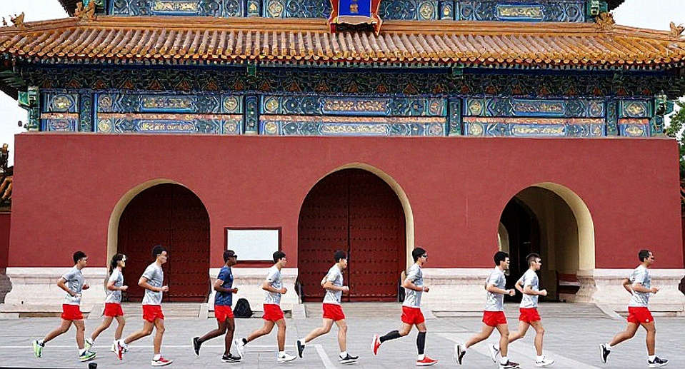 Khi trọng tài bấm nút dừng: Vụ phân biệt chủng tộc ở Lyon và bài học về thời điểm Khi trọng tài bấm nút dừng: Vụ phân biệt chủng tộc ở Lyon và bài học về thời điểm