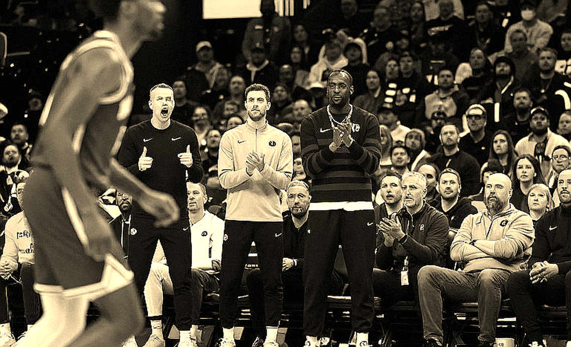 Khoản thưởng 7,4 triệu USD bị gạch bỏ: Khi một thương vụ Kawhi Leonard được ghép từ ba câu chuyện riêng biệt Khoản thưởng 7,4 triệu USD bị gạch bỏ: Khi một thương vụ Kawhi Leonard được ghép từ ba câu chuyện riêng biệt