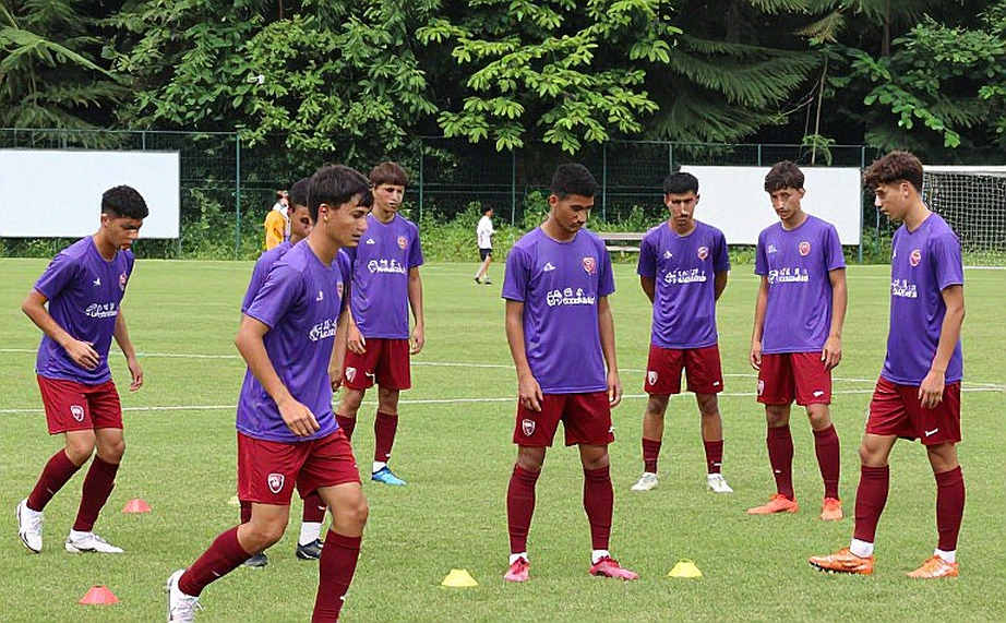 Indonesia ra sân với 11 cầu thủ nhập tịch: hồ sơ trọng tài về điều kiện hợp lệ, chiều cao và độ gắn kết Indonesia ra sân với 11 cầu thủ nhập tịch: hồ sơ trọng tài về điều kiện hợp lệ, chiều cao và độ gắn kết