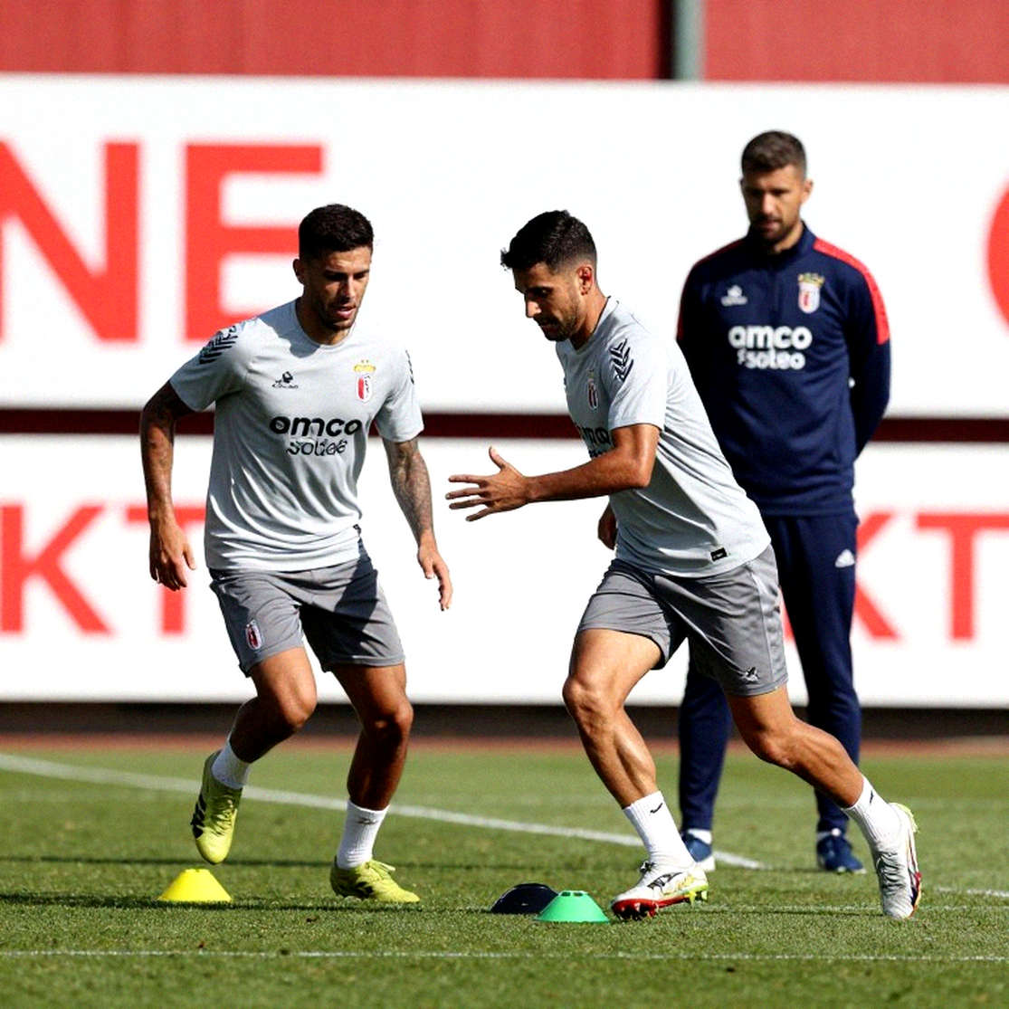 Ellyes Skhiri rời đội tuyển Tunisia: 11 năm, ba World Cup và một lớp dữ liệu chưa ai lật Ellyes Skhiri rời đội tuyển Tunisia: 11 năm, ba World Cup và một lớp dữ liệu chưa ai lật