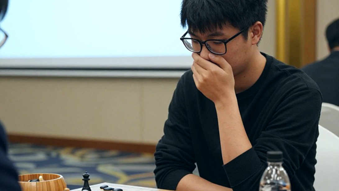 GCL 2026: Nepomniachtchi khiến Carlsen toát mồ hôi trước khi hạ Sindarov bằng đồng hồ