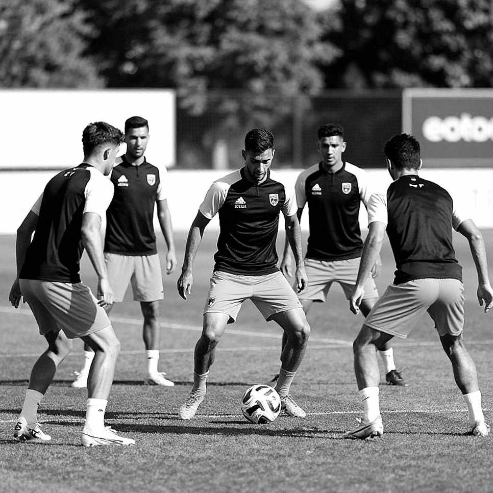 Zidane và danh sách đầu tiên: đọc dòng chữ nhỏ sau tấm áo Les Bleus Zidane và danh sách đầu tiên: đọc dòng chữ nhỏ sau tấm áo Les Bleus