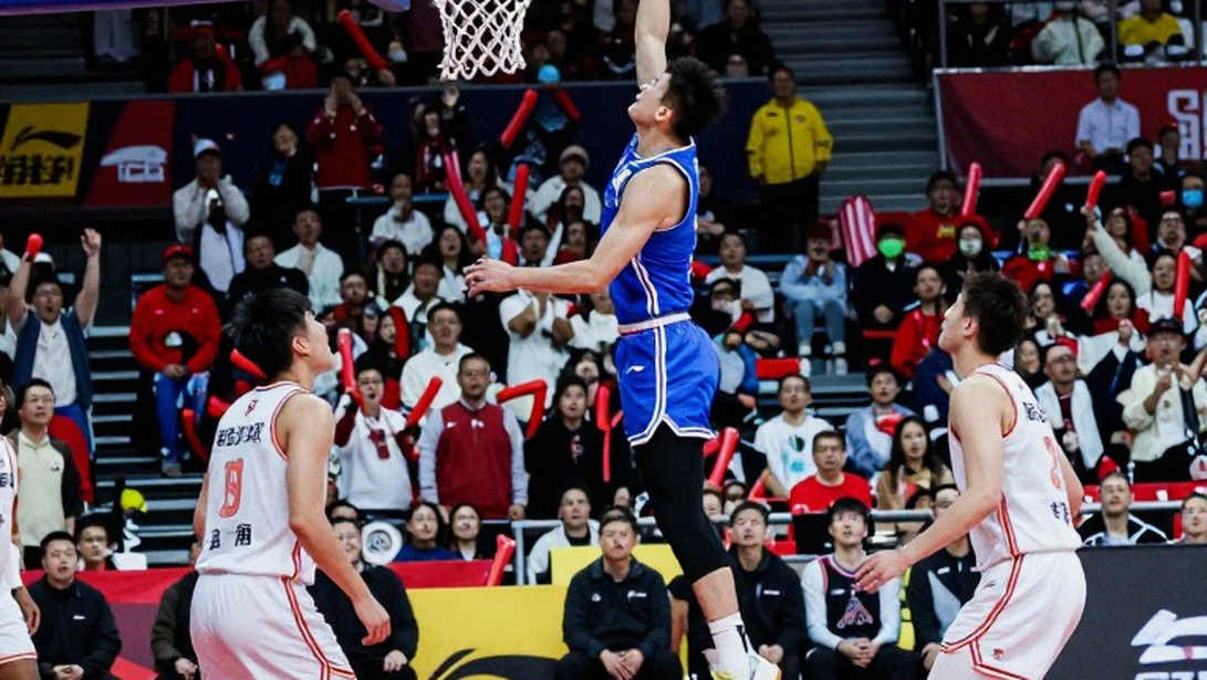 Mike James ra mắt ấn tượng trong màu áo Anadolu Efes: 14 điểm, 3 kiến tạo giúp đội thắng sát nút Trabzonspor Mike James ra mắt ấn tượng trong màu áo Anadolu Efes: 14 điểm, 3 kiến tạo giúp đội thắng sát nút Trabzonspor