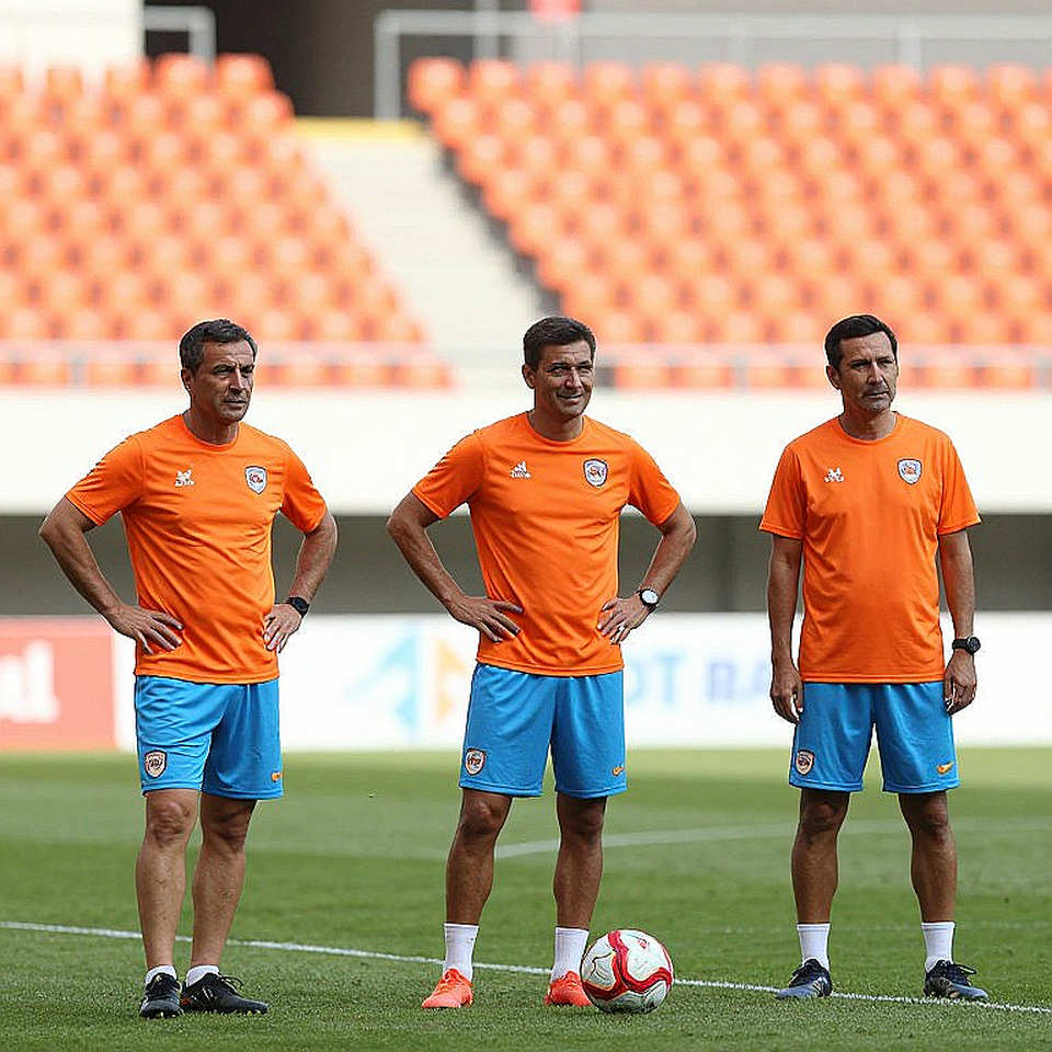 Việt Nam vào tứ kết Asian Games sau trận thua 0-2 trước Uzbekistan: suất vé được giữ bằng bốn điểm và một kết quả song song Việt Nam vào tứ kết Asian Games sau trận thua 0-2 trước Uzbekistan: suất vé được giữ bằng bốn điểm và một kết quả song song